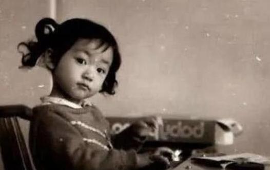 看了韩雪小时候的照片,她儿时玩的"玩具"才是亮点