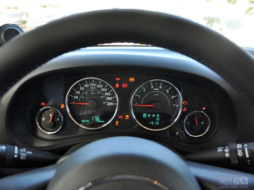 jeep牧马人 2013款 撒哈拉3.6at五门版--仪表盘 / 128