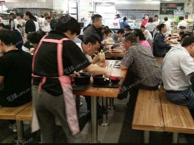 宝安区西乡流塘路45㎡小吃快餐店转让,个人照可用,可明火,可餐饮