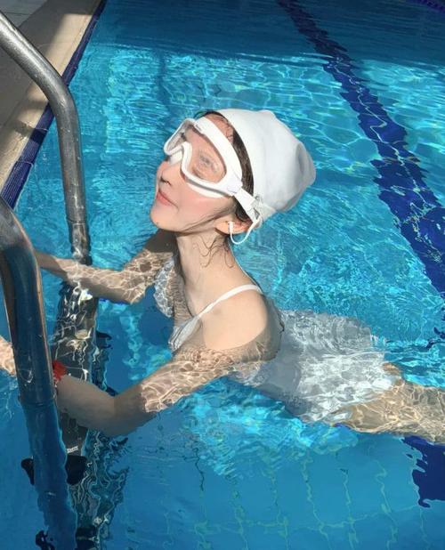 初学游泳如何克服对水的恐惧心理