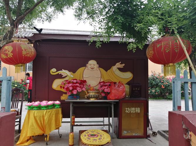 位于北京房山韩村河天开寺景区的北京六祖禅院也盛装以待,准备了庄严