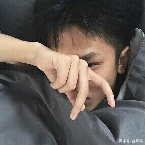 组图:霸气,痞气十足的95后男生,吸烟的样子是不是很有