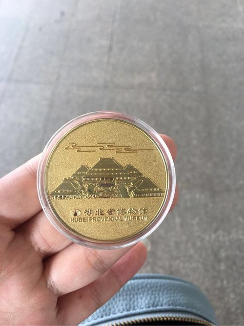 纪念币.金色的30一个,银色20一个.