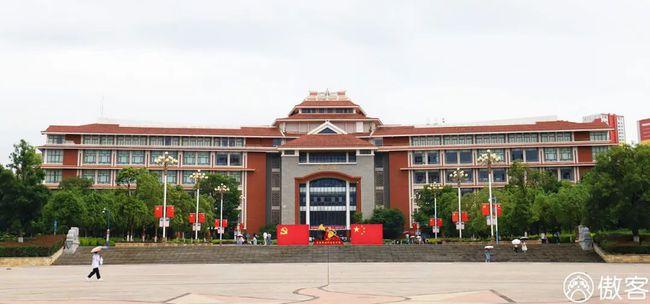 云南民族大学风雨兼程的70年里有你