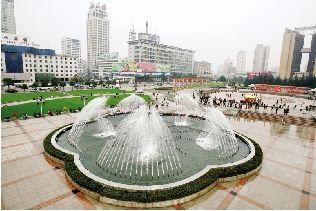 洪山广场的事…… 大概是七八年前的夏天,母亲带着6岁的小侄子到武汉