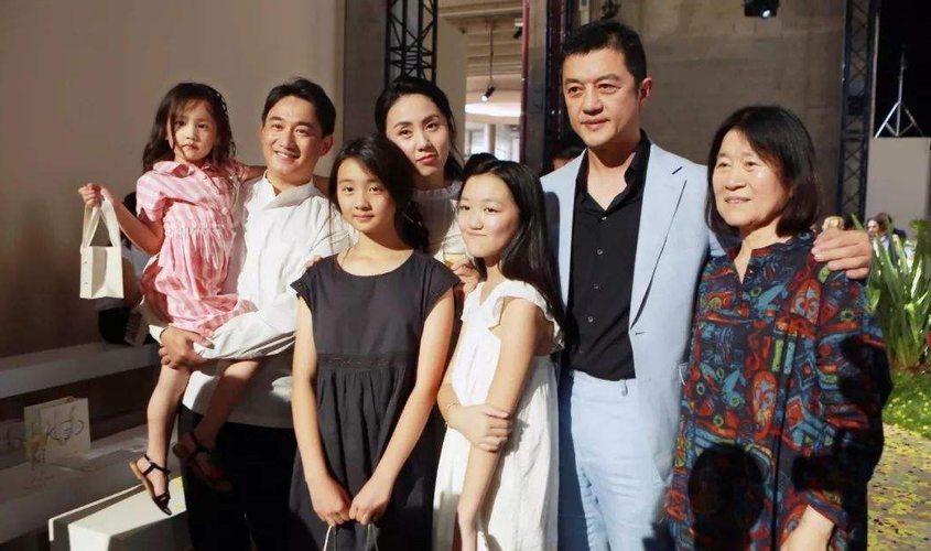 15岁李嫣近照曝光,自信大方不怯场!这都归功于王菲和