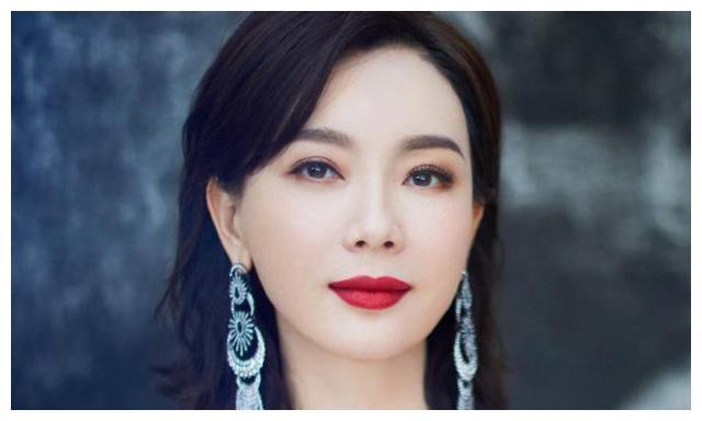 谁是75后女明星人气之首?左小青黄奕殷桃章子怡