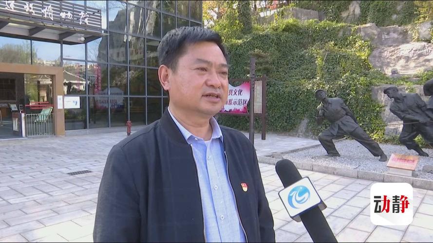 钟山区委宣传部常务副部长,党支部书记王璇说:"同思,同学,同悟,争取