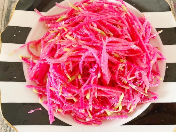 好看又好吃的糖醋红心萝卜丝
