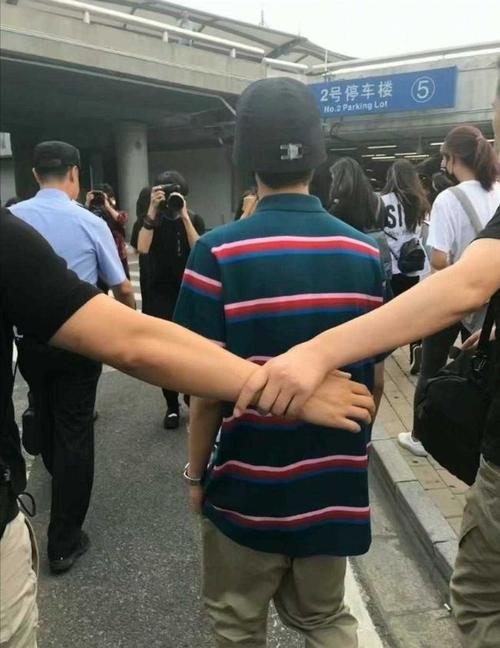 王一博身边的"养乐多"三人组,乐乐和岩岩看得很紧害怕