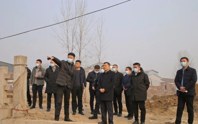 县领导要求,确保项目按时完工,如期兑现对人民群众的承诺!