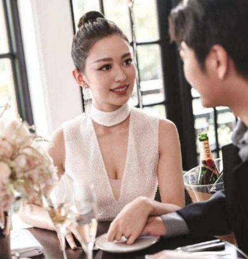 让人们发现原来吉娜是如此优秀,美丽,一时间没有合适词语形容吉娜到底