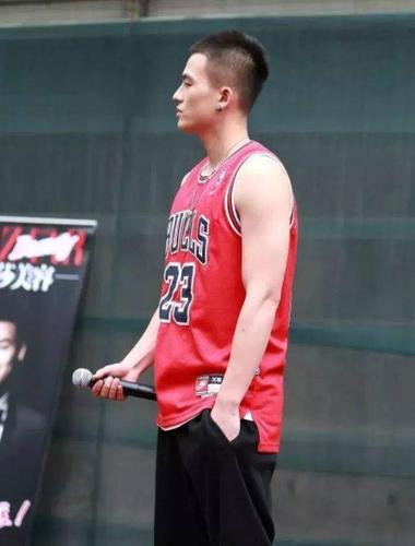 寸头男星逆袭成硬汉小生,欧豪凭什么能这么硬气?
