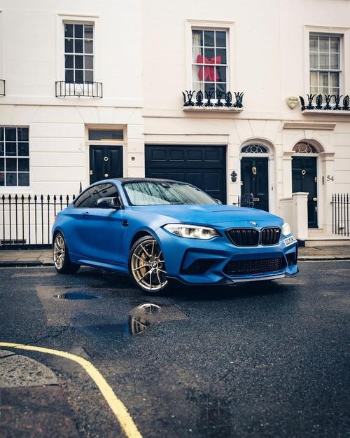 时尚潮流的设计 运动感很强 宝马m2 cs实车