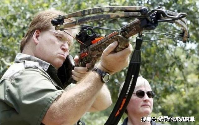 原创世界凶悍冷兵器:第2轻松将大象头骨击碎,价值5万比狙击枪都贵