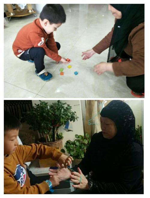 我们一起来看看爷爷奶奶小时候都玩什么玩具呢?