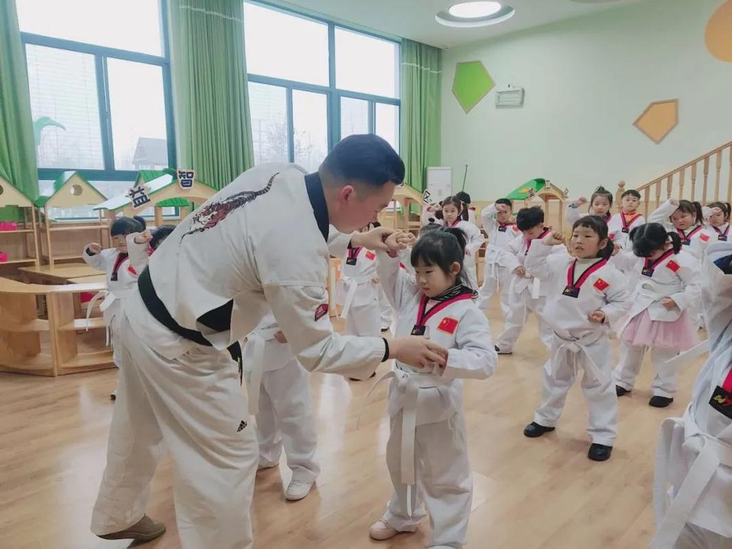 强身健体,彬彬有礼——固始信合世纪城幼儿园跆拳道特色课程活动