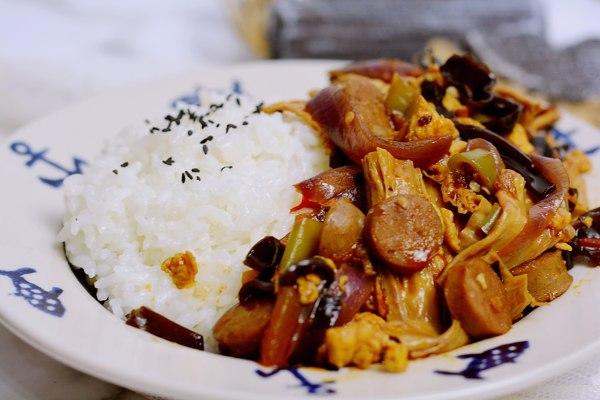 小名儿太抢手做的劲辣腐竹盖浇饭