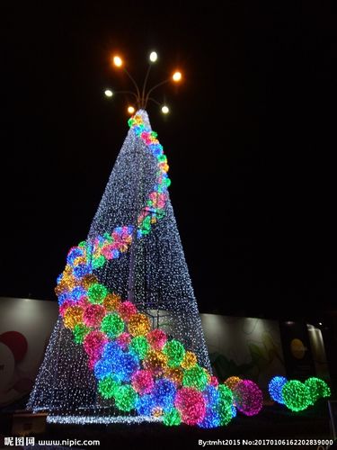 彩灯圣诞树图片