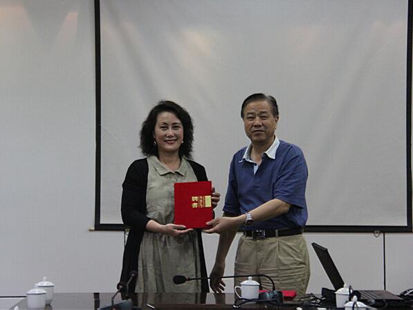 武汉生物工程学院艺术系 - 新闻中心 - 李友清校长为"