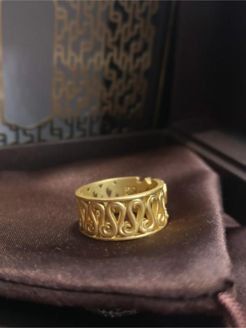 周大福传承系列 饕餮戒指_戒指_周大福怎么样_时尚