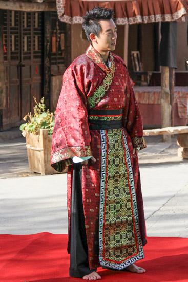 《跑男》空降敦煌 郑恺华美古装晋升贵族皇子/图
