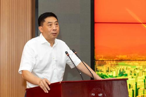 校党委书记陈立典在签约仪式上讲话安溪县人民政府县长吴毓舟在签约