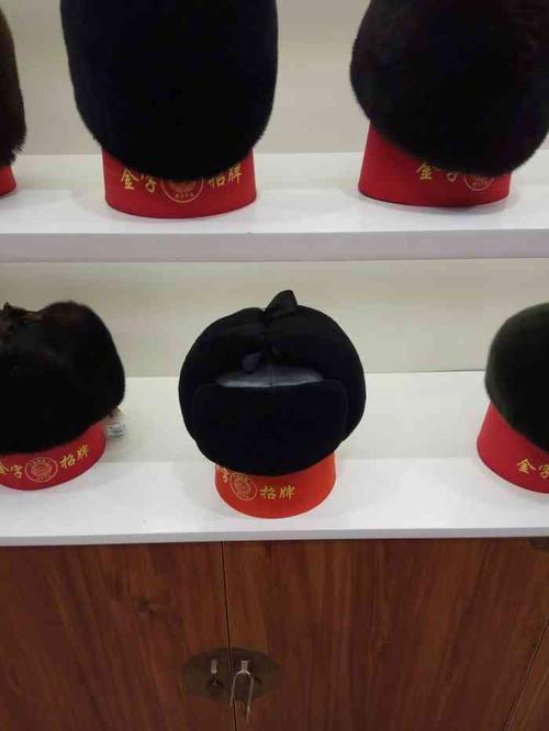 盛锡福(大栅栏街店)-"老字号的店,专做帽子,趁着天气.