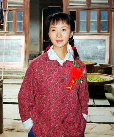 还记得"李香秀"谢兰吗?29岁结婚,41岁才生得一子,如今