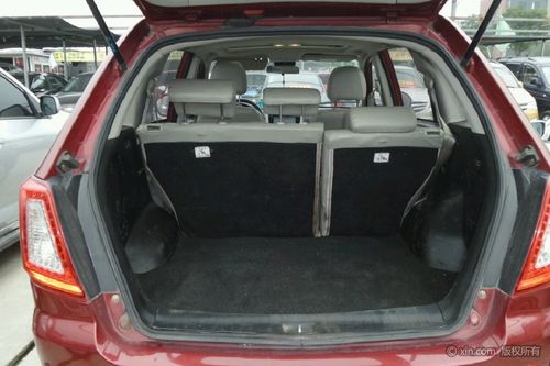 力帆汽车x60后备箱
