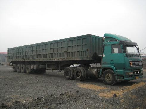 严重改装!中国造的斯太尔重型卡车,超大!