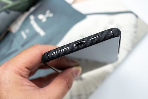 给苹果11 pro max减负,10克重的手机壳