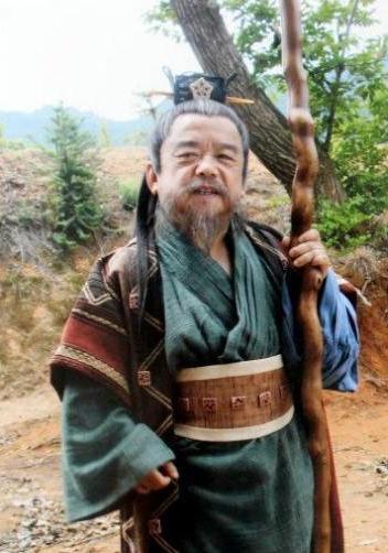 身高1.28米的陈三木,凭什么娶4任娇妻,各个貌美如花?