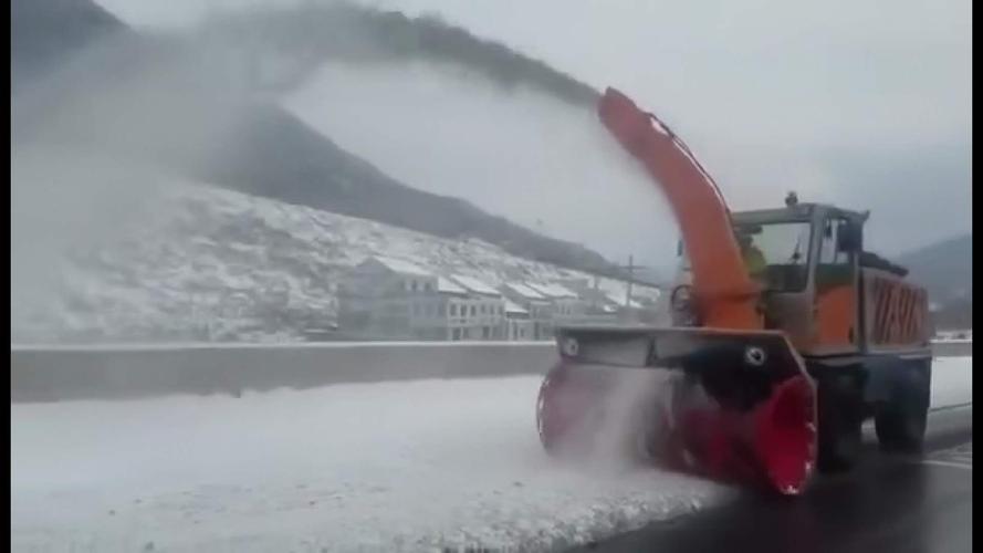 铲雪车视频