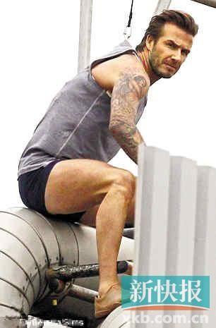 (设计台词)■不久前,贝克汉姆穿着内裤吊威亚拍广告.