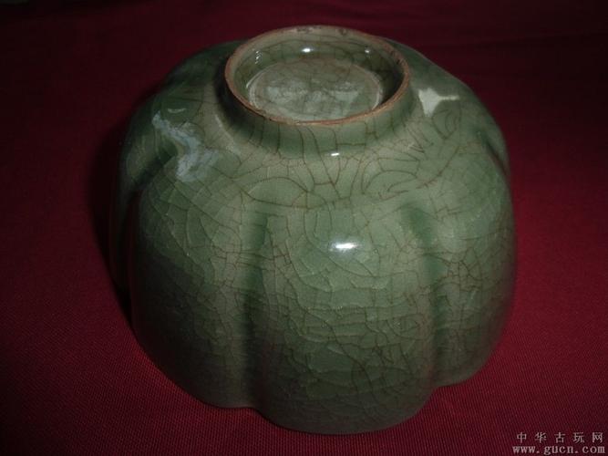 宋代越窑青瓷印花青瓷碗