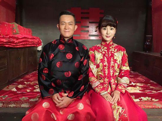 杨志刚晒"结婚照" 自嘲"老牛吃嫩草"