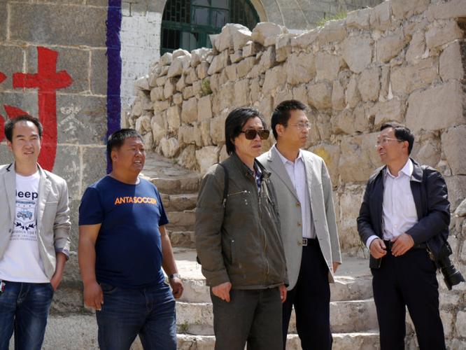 山西盂县文艺工作者驱途里山南村举行下乡惠民活动