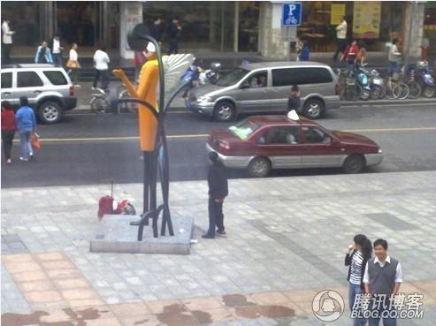 &nbsp;&nbsp;&nbsp;&nbsp;  编后语:相信我们每个人对随地大小便的