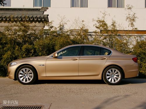 爱卡首页 汽车图片 宝马 宝马5系四门 2011款535i 领先运动版  2013款