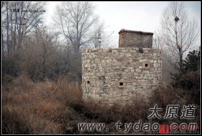 太原尖草坪西山支线3号铁路桥碉堡