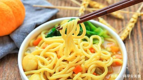 老板,来碗鱼丸粗面!你还记得他吗?那个执着的麦兜