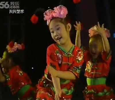 小荷风采儿童秧歌服演出服小辫子甩三甩民族表演服中国娃娃舞蹈服