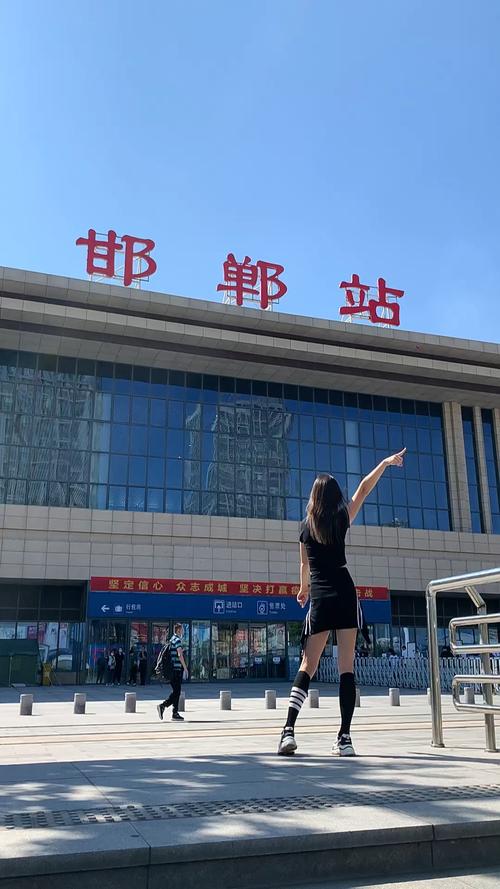 我跳舞时最快乐邯郸站最火小姐姐