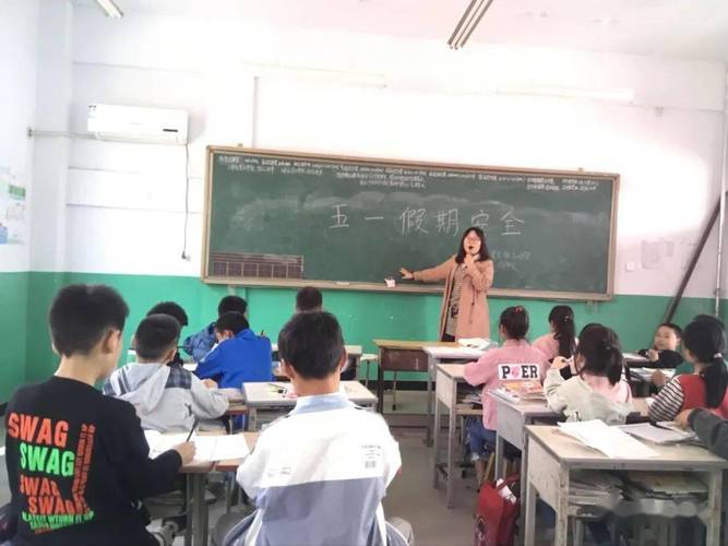 【先锋榜】县人大代表申明明树人民教师形象展人大_市