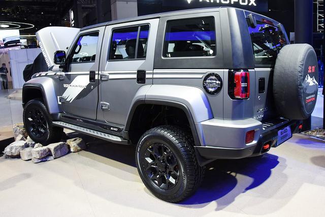 北京bj40新车型上市,四驱 三把锁,搭载2.0t长城动力,售20.99万