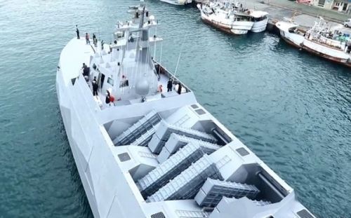 (对岸沱江级导弹艇)