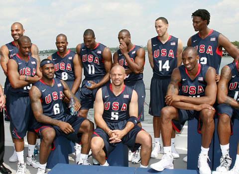 由科比领衔的美国男子篮球队