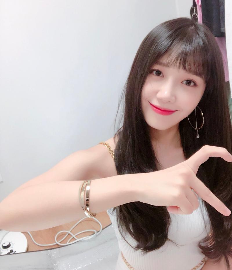 apink 新闻列表 > 新闻详情16日,apink通过官方微博上传了恩地的照片