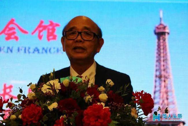 不一样的地方是:会印从第17届蔡汉忠会长手上,经过永远名誉会长陈中国
